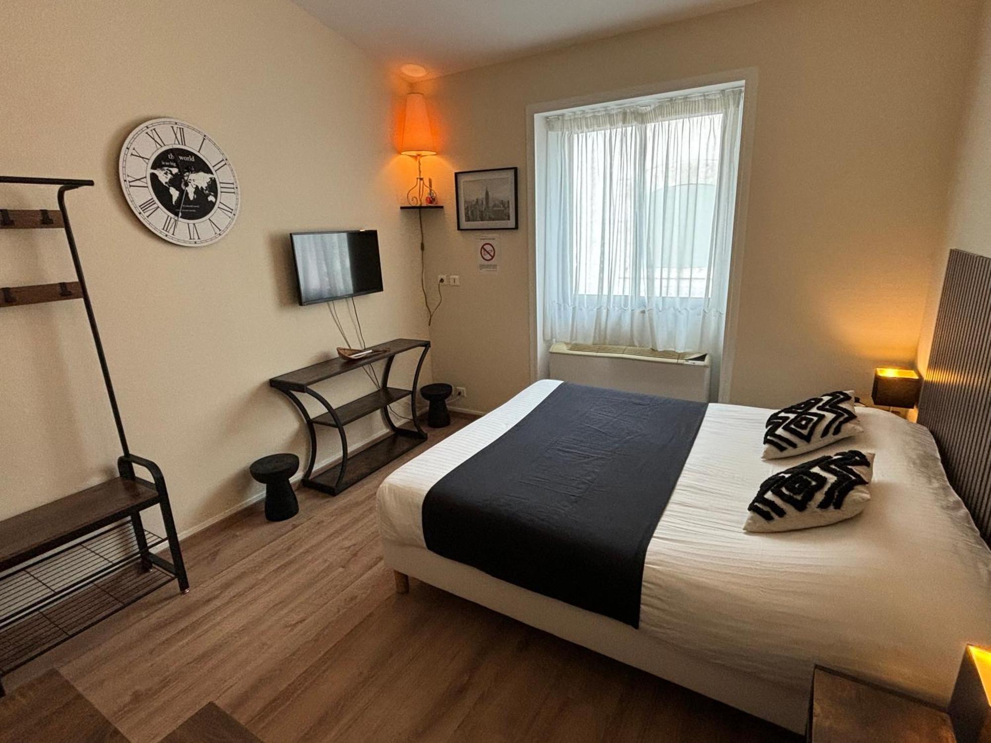 Hotel Le Valois, Cognac Centre Buitenkant foto